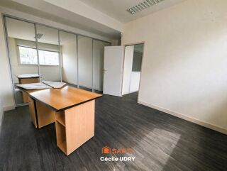   Bureau à louer, parfait pour du Coworking. Tours
