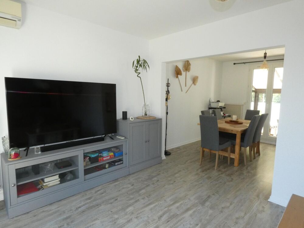 Vente Maison Villa plain pied de 100m² avec piscine, jardin, grand garage, pompe à chaleur et panneaux photovoltaïques Montazels