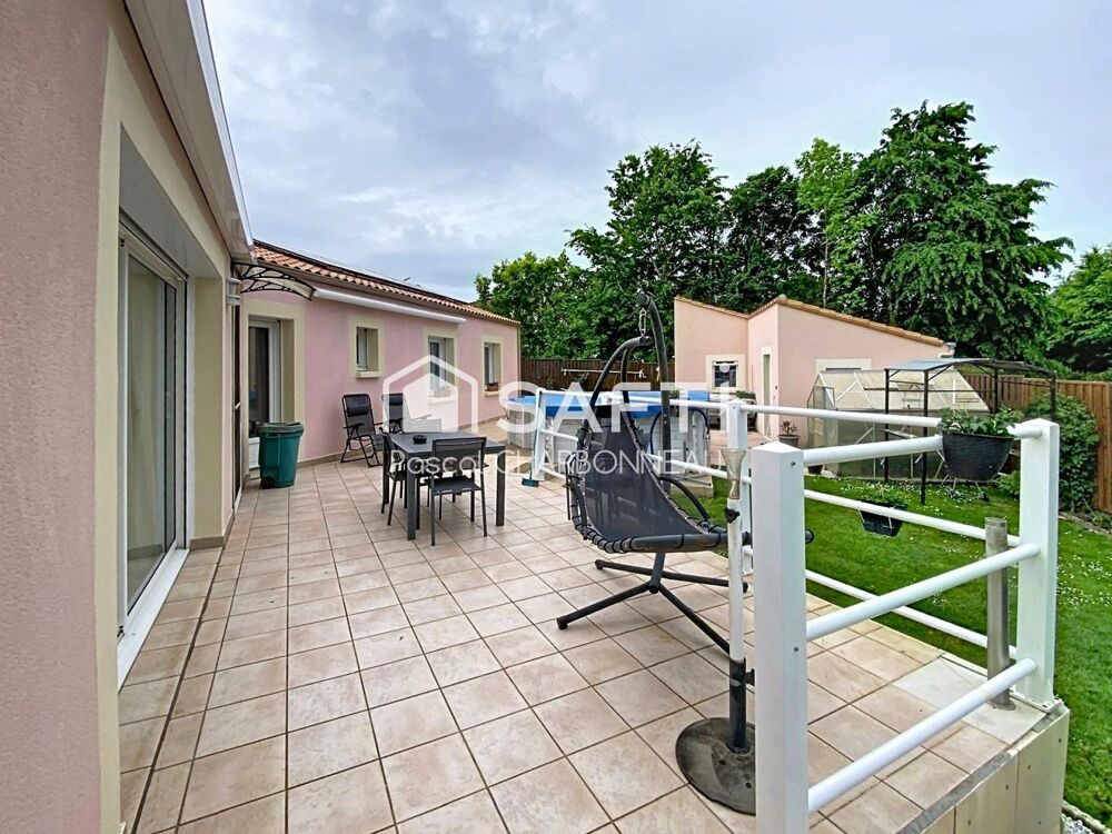MAISON PLAIN PIED 4 CHAMBRES ET UN BUREAU PISCINE TERRAIN CLOS