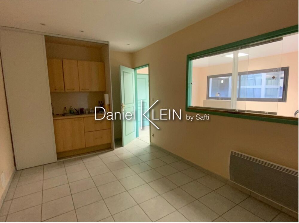   Bureaux 68m2, climatisation, 1er étage (ascenseur) Tourrettes