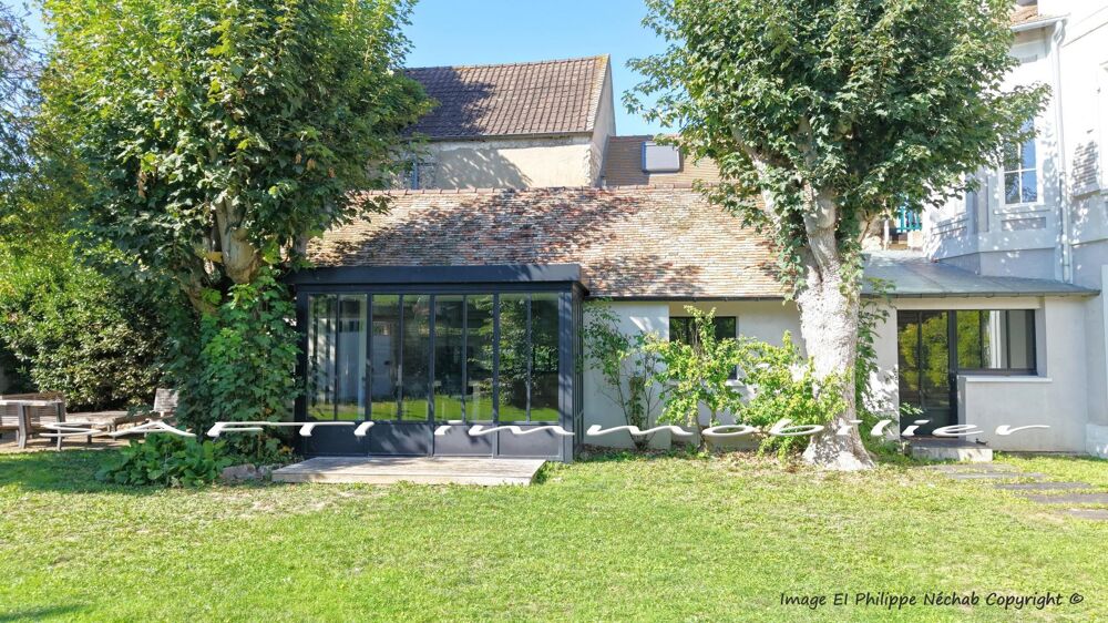 Maison de charme avec 4 chambres / 191m2 sur 600m2 de terrain clos de hauts murs + dépendances