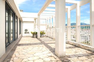  Appartement à vendre 7 pièces 213 m²