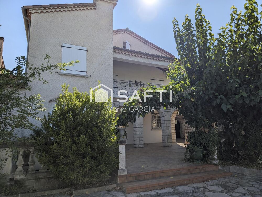 Ancien hôtel + maison dexploitant avec piscine