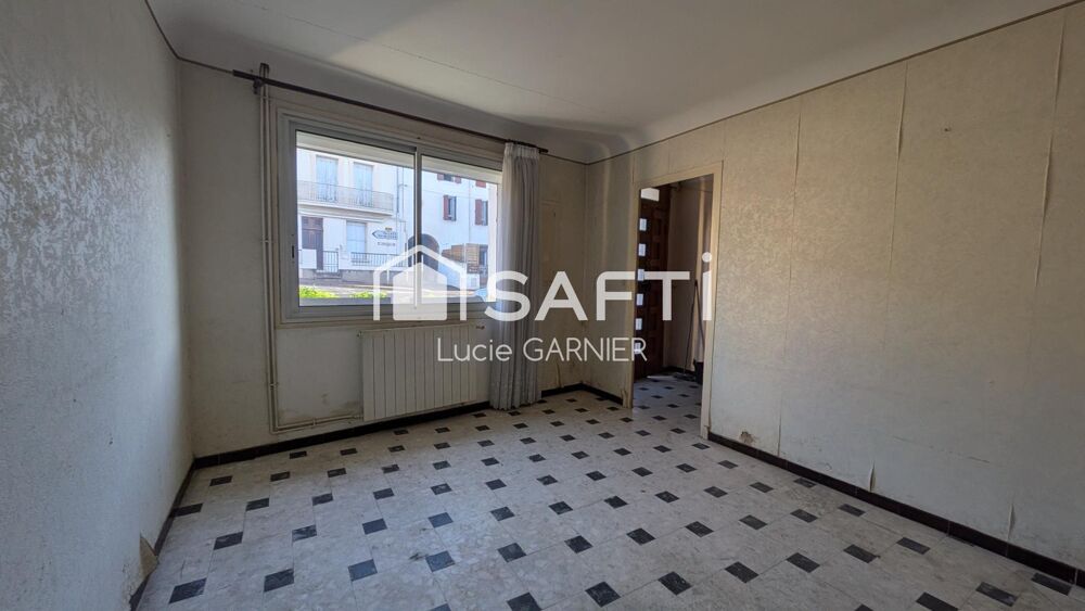 Maison de village avec garage et fort potentiel  244 m² exploitables avec un extérieur