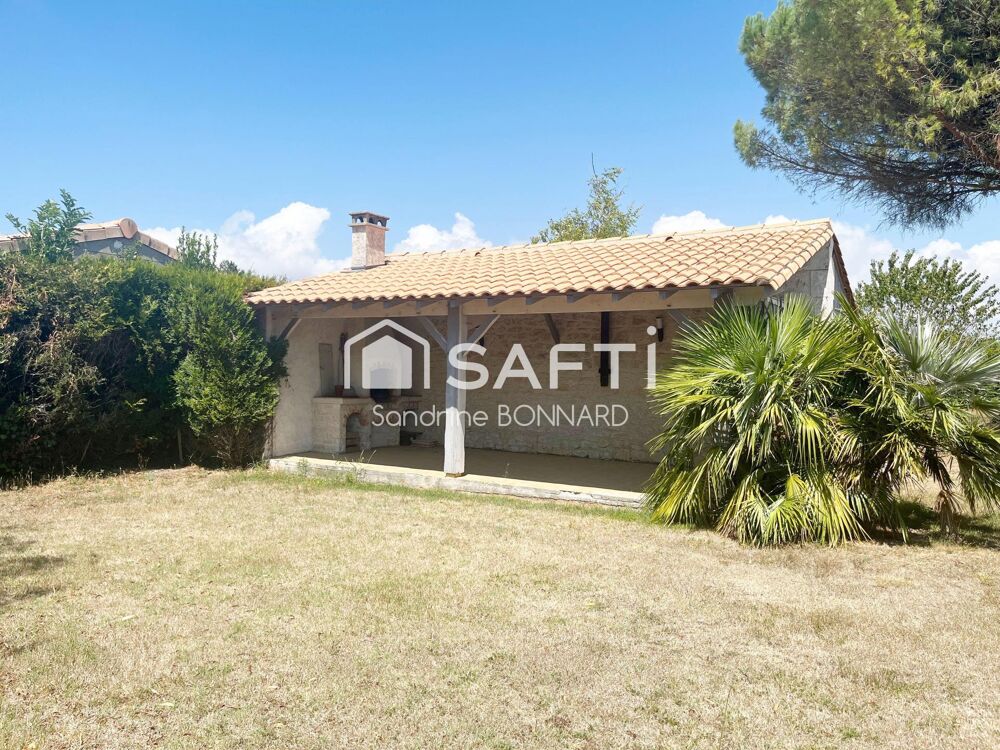 Semussac  Maison ancienne 105 m² + chai de 40 m² à aménager