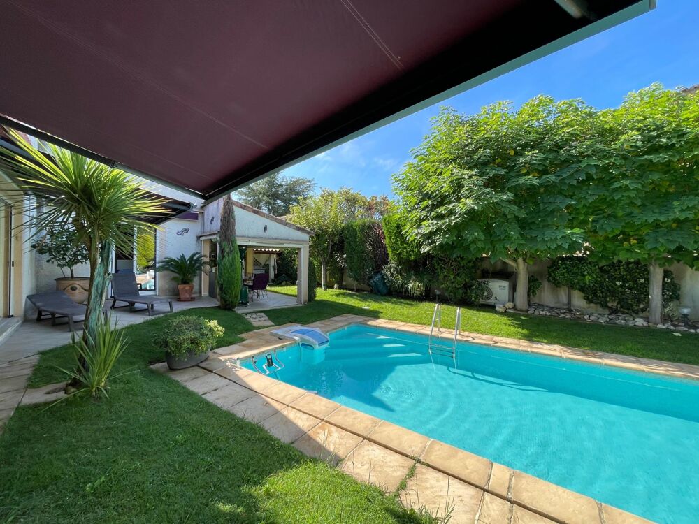Plain-pied dexception 174m² au calme, centre village avec piscine et pool house