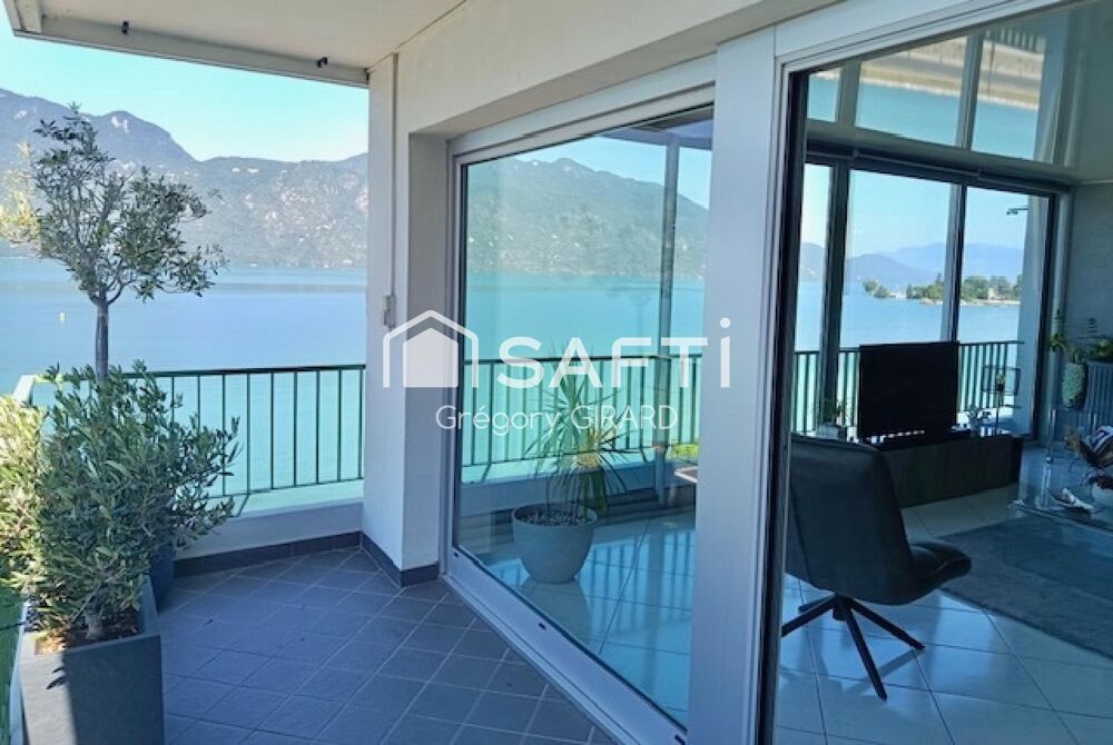 Vente Appartement Ce bien bénéficie d'une vue magnifique sur le lac du Bourget et la dent du chat. Entièrement rénové avec des matériaux de qualit Aix-les-bains