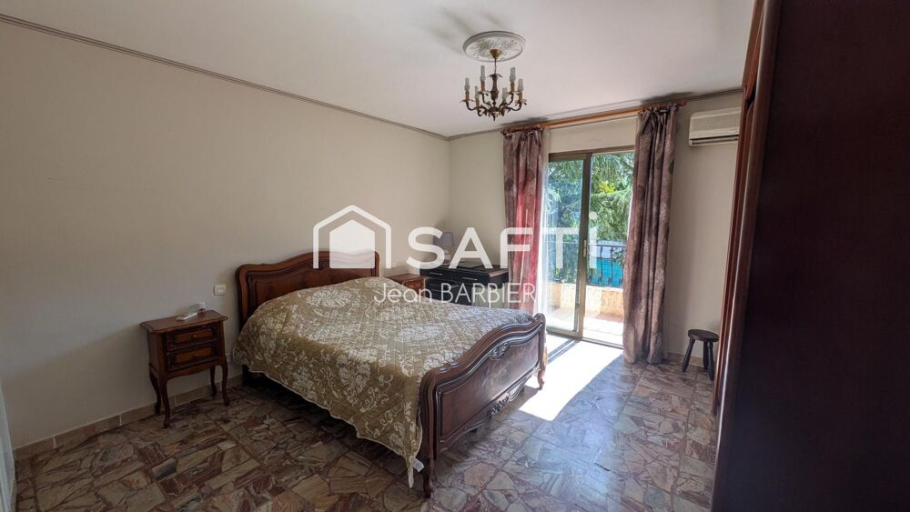 Vente Maison Sur la commune de Six Fours les plages, a proximité du pittoresque port de peche du Brusc, Sur un terrain d'environ 1000m², mais Six-fours-les-plages