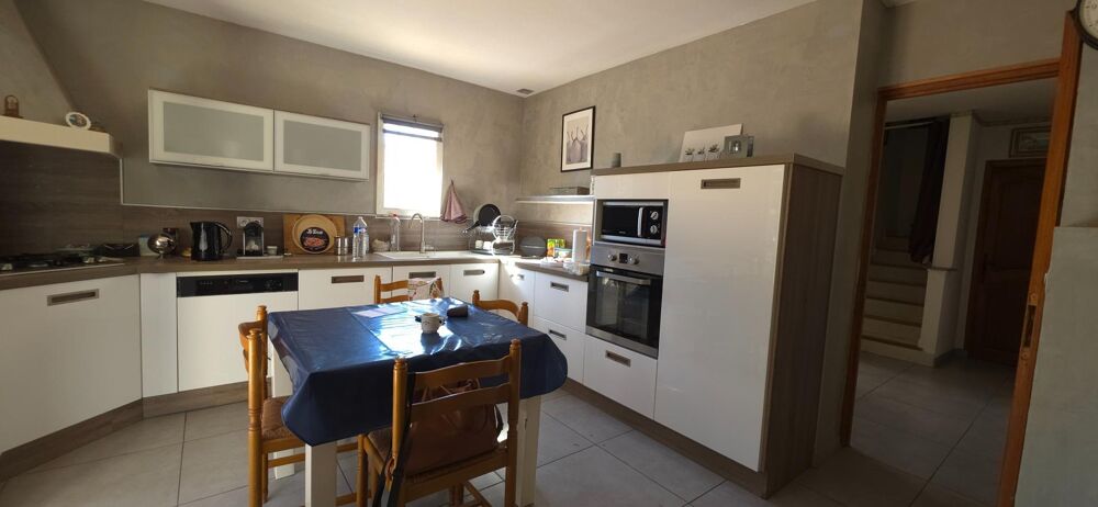 Vente Maison Une maison plein de potentiel, au calme et au coeur de la ville! La garde