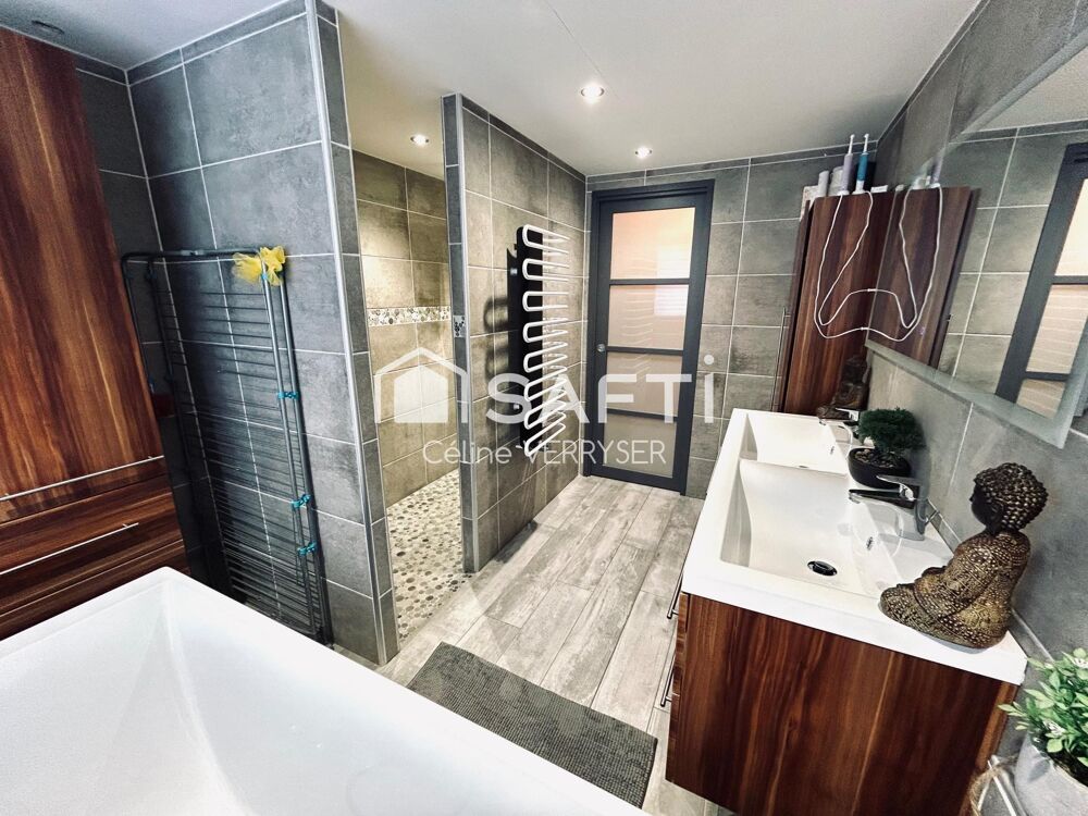 Vente Maison MAISON 5 CHAMBRES ,2 salles de bain, grand garage Hazebrouck