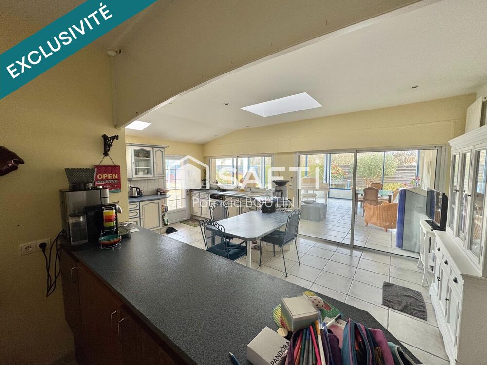 PAVILLON 3 CHAMBRES, BUREAU ET DOUBLE GARAGE + PISCINE A MAGNE !