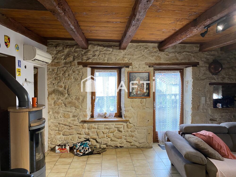 Vente Maison Ancienne Ferme en TBE dans le centre du Village Lhommaizé