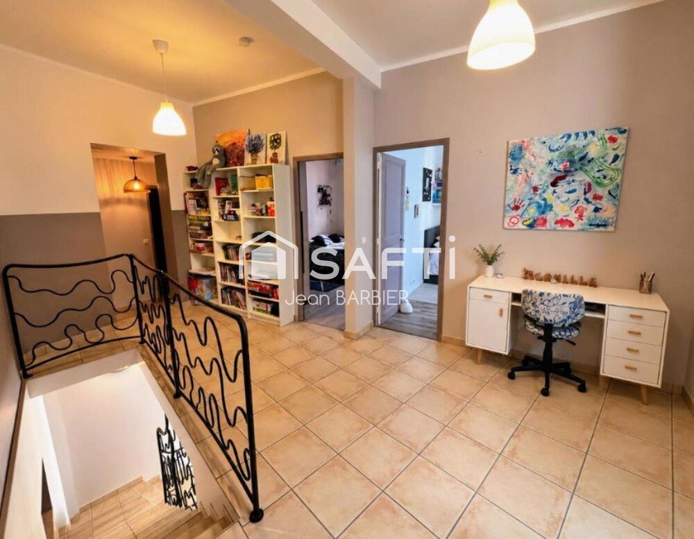 Vente Maison Toulon Est, au pied du Faron et a proximité de la commune de la Valette , maison de ville de 165m² avec extérieur et deux garage Toulon