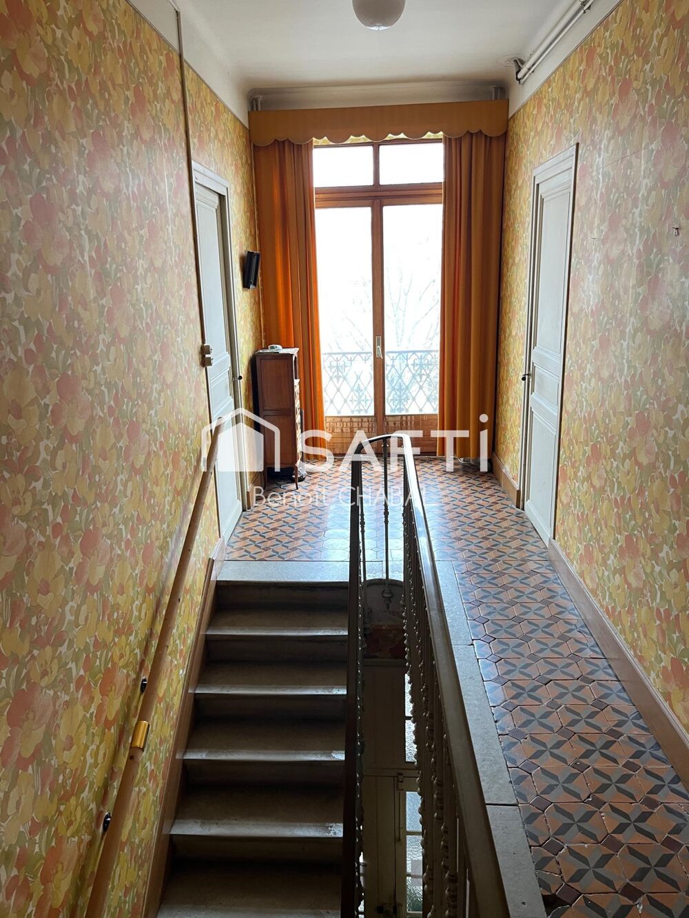 Maison de ville avec grande terrasse et patio