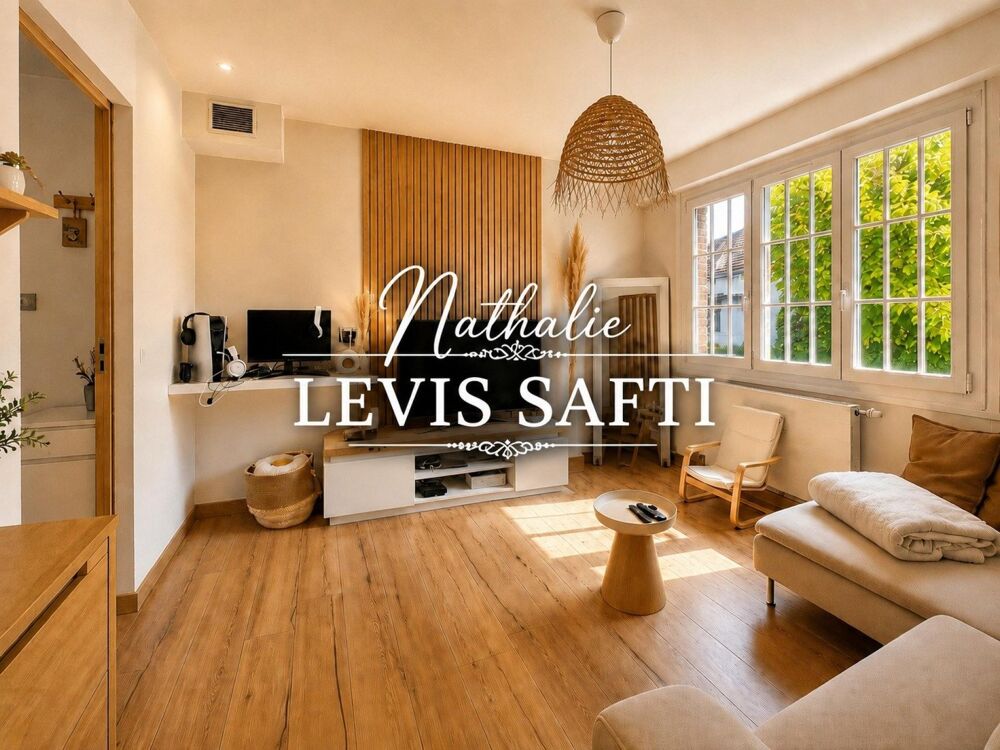 Maison semi plain pied sur un sous sol complet offre 5 chambres et 2 salles de bains