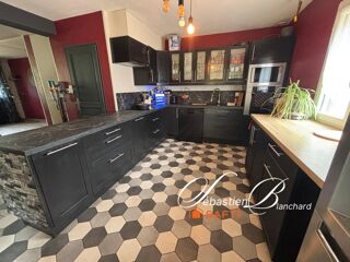 Vente Maison Une maison aux multiples possibilités, idéale pour une famille en quête d'espace et de sérénité ! Le poizat-lalleyriat