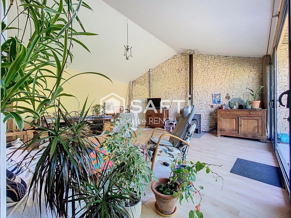Maison pleine de charme où il fait bon vivre toute lannée.