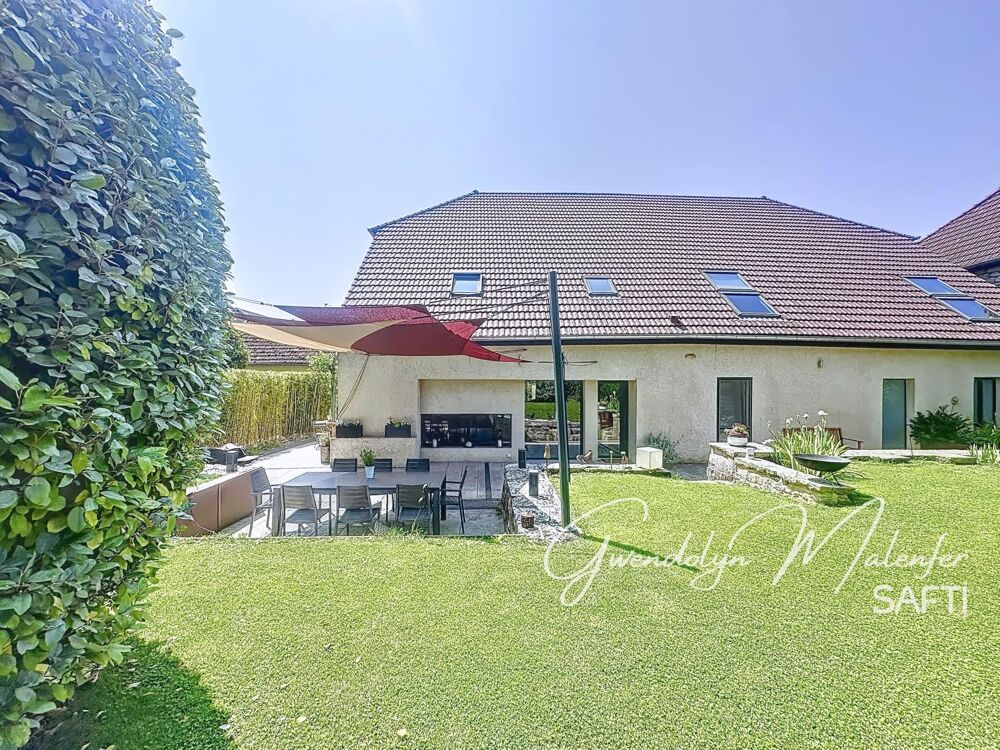 Magnifique maison en pierre avec intérieur contemporain