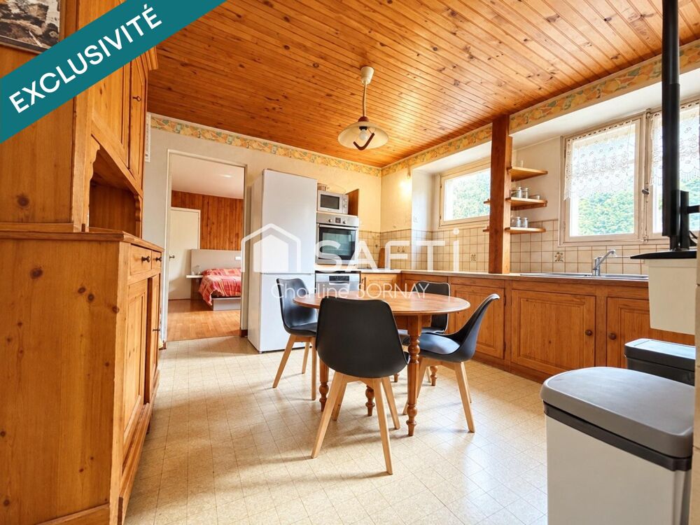 PORT-LESNEY  Maison ancienne avec beaux volumes, 5 chambres