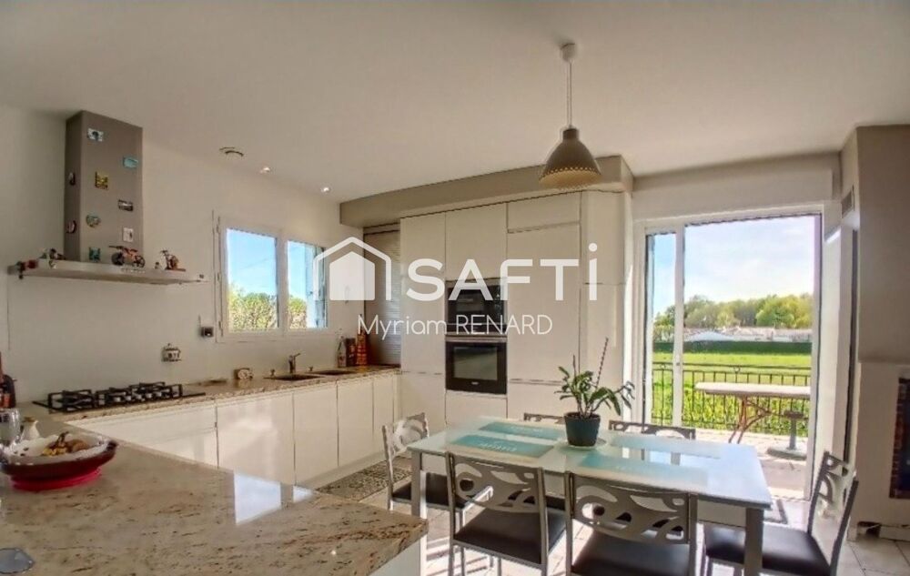 Vente Maison Maison tout confort avec piscine et dépendances à Fontcouverte Fontcouverte