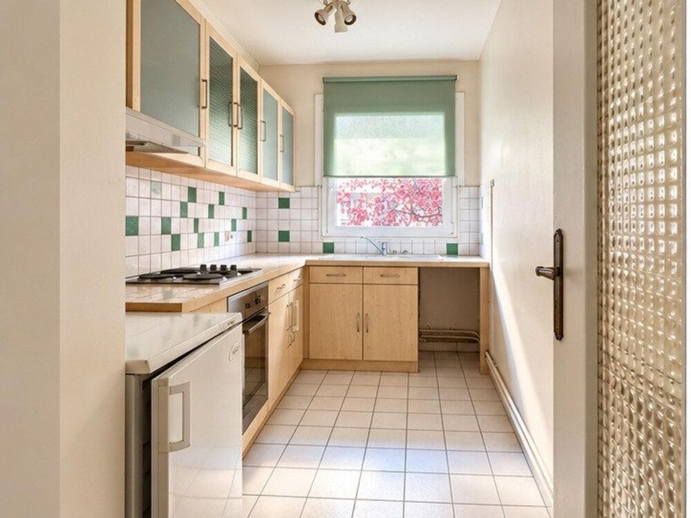 Vente Appartement Grand studio avec balcon, cuisine séparée et cave Paris 12