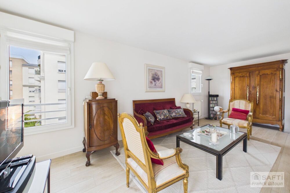 Vente Appartement Bécon. 4 pièces moderne avec 3 balcons, 1 cave et 2 parkings. Courbevoie
