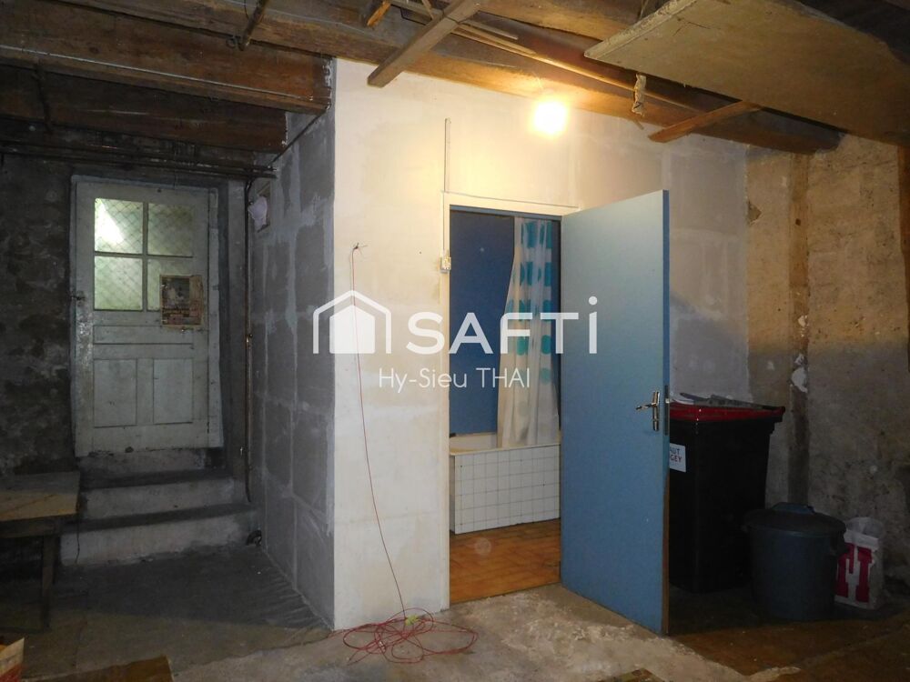 Maison de Ville, A Rénover, 108 m2 habitables sur 3 niveaux, 5 pièces, Combles aménageables, Montréal la Cluse,
