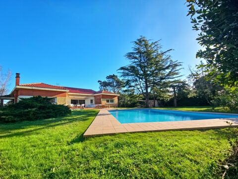   Maison 204 m� r�nov�e, au calme, proche centre Maison - 7 pi�ce(s) - 204 m�