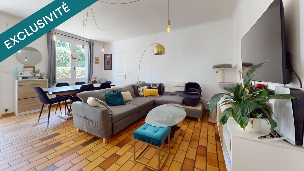 Bâtisse en pierre, 2 chambres, garage et terrain de 540 m².