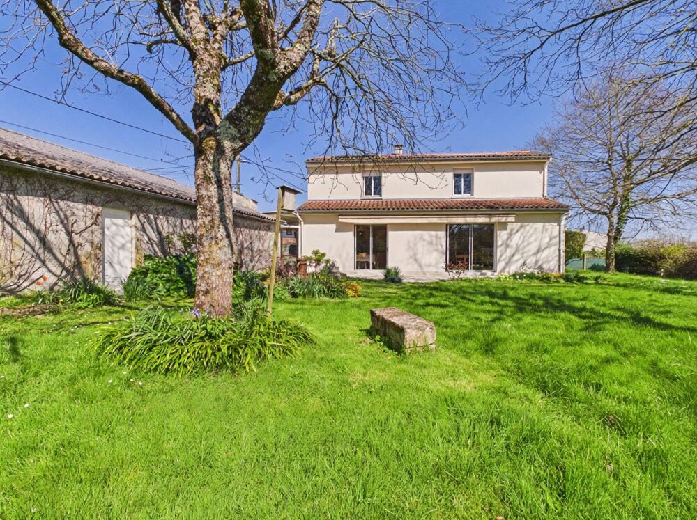 Vente Maison Maison 5 pièces – 3 chambres – Garage – Fort potentiel Saintes