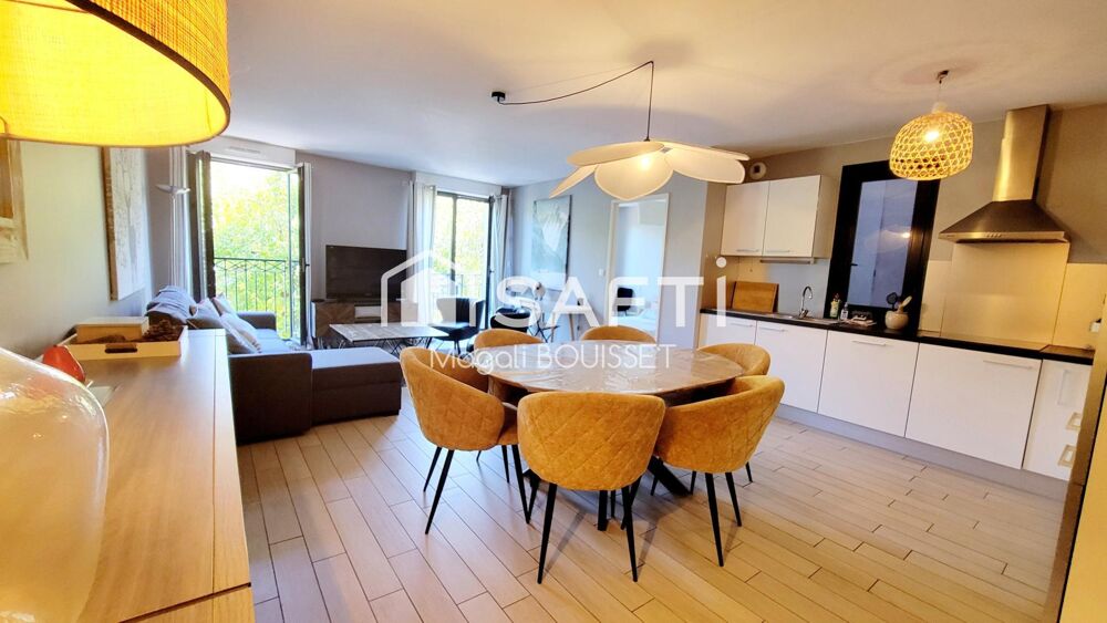 Appartement T4 de 91m², refait à neuf en 2011, emplacement prisé, 6 couchages bon rendement locatif.