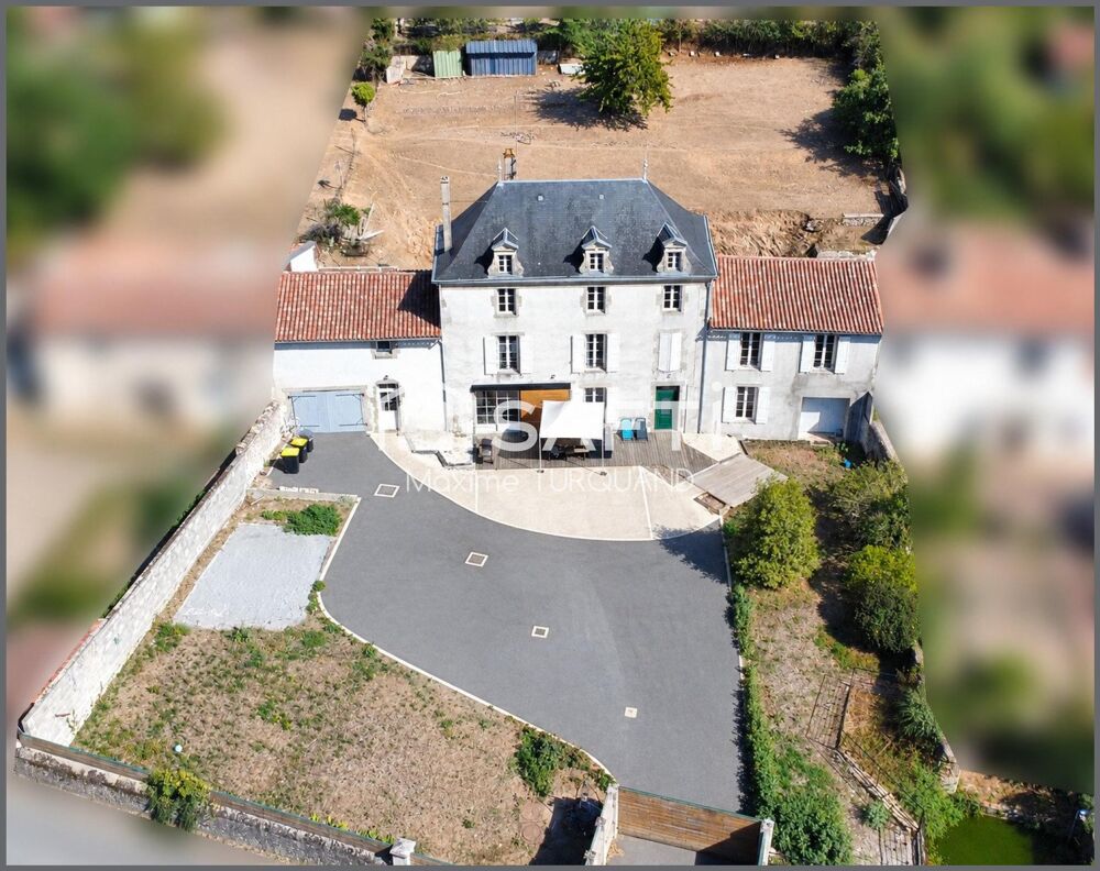 Vente Maison Maison de Maître 234m², 4 Chambres, 2160m² de terrain + dépendances. Argentonnay