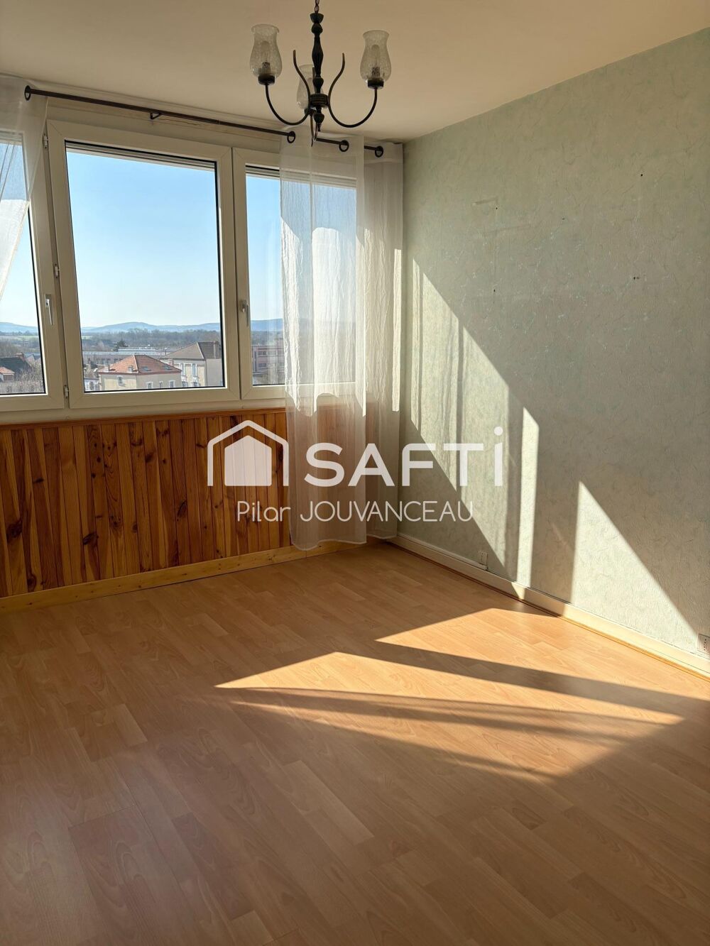 APPARTEMENT T4 - PROCHE VILLE - TRAVERSANT - TRAVAUX ISOLATION EN COURS