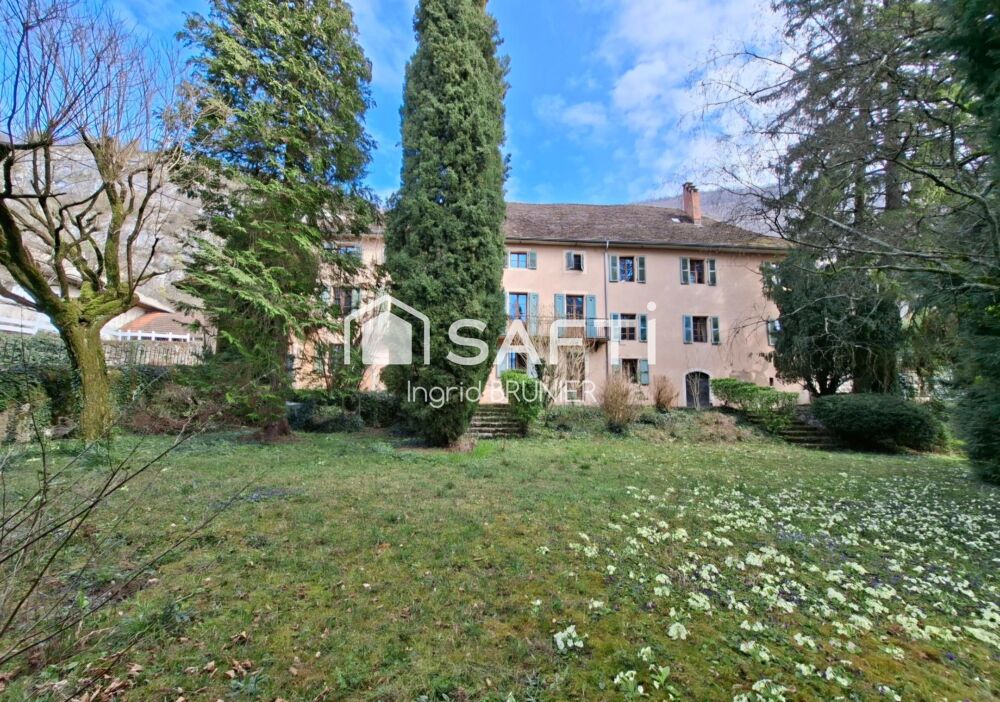 Demeure avec 7 chambres et une piscine