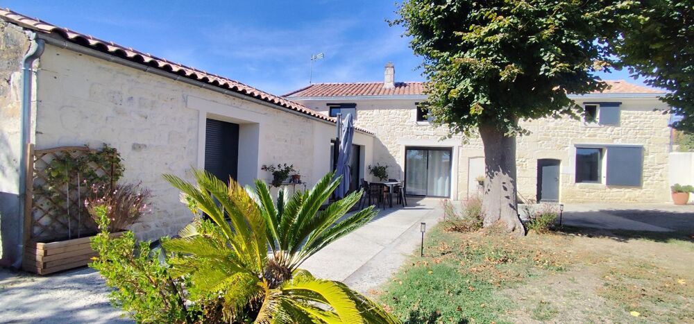 Vente Maison Charentaise en pierre rénovée avec jardin Taillant Taillant