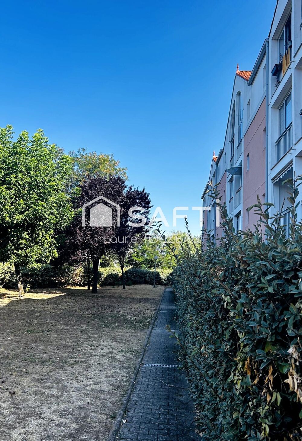 Appartement proche plage des Sables d'Olonne une chambre en rez de jardin, coin cuisine, loggia et terrasse exposée sud , sans v