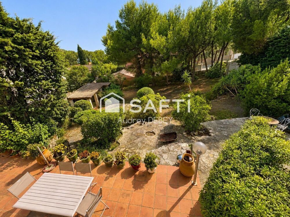Vente Maison VILLA MEDITERRANÉENNE JARDIN ENSOLEILLÉ CLICHÉS MER CALME FORT POTENTIEL LAISSEZ LIBRE COURS À VOTRE IMAGINATION LE POTENTIEL S' Bandol