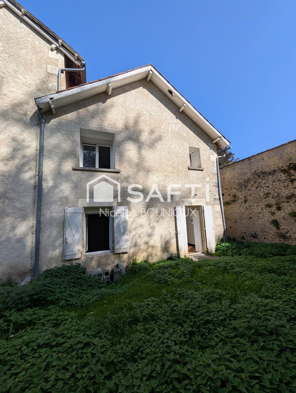 Vente Maison maison à restaurer de 5 pièces 3 chambres sur parcelle de 398 m2 Vouille