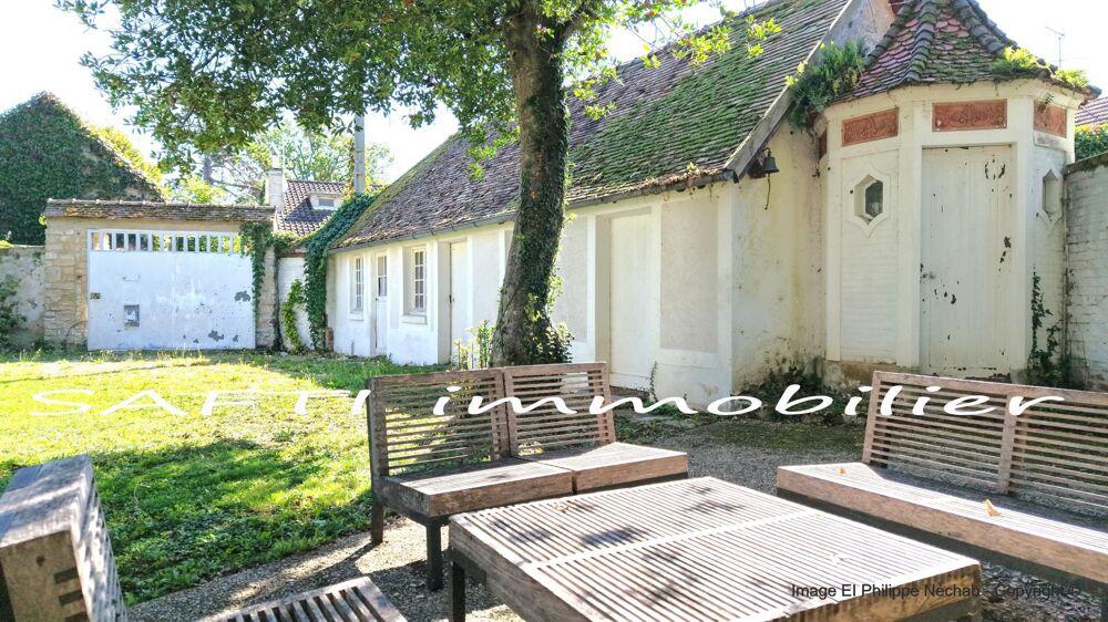 Maison de charme avec 4 chambres / 191m2 sur 600m2 de terrain clos de hauts murs + dépendances