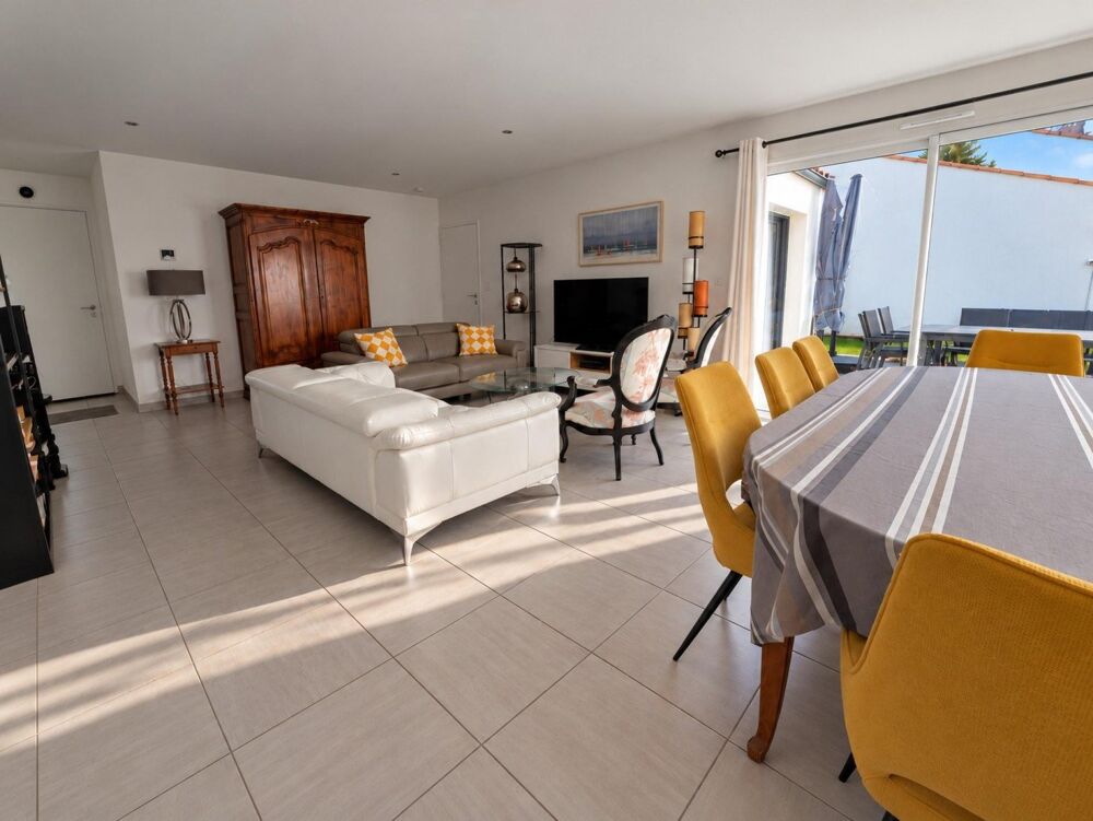 Vente Maison A pied de la plage du Veillon , du port de plaisance et tout proche du gof de Bourgenay, dans un secteur calme et résidentiel. Talmont-saint-hilaire