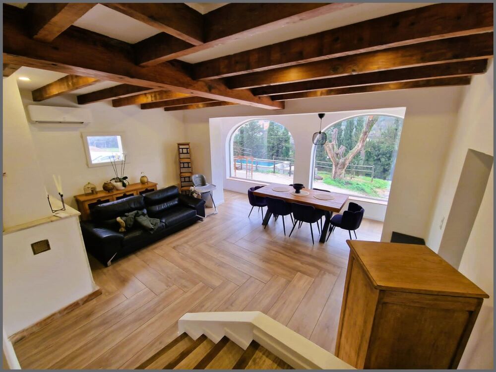 Vente Maison Grande maison et trois appartements sur un terrain de 24000m² Sollies-toucas