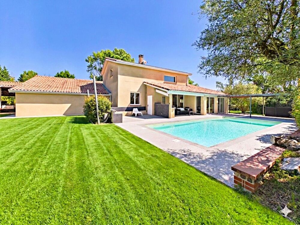 Magnifique Maison T7 220m2 sur 2000m2 de Terrain avec Piscine!!!
