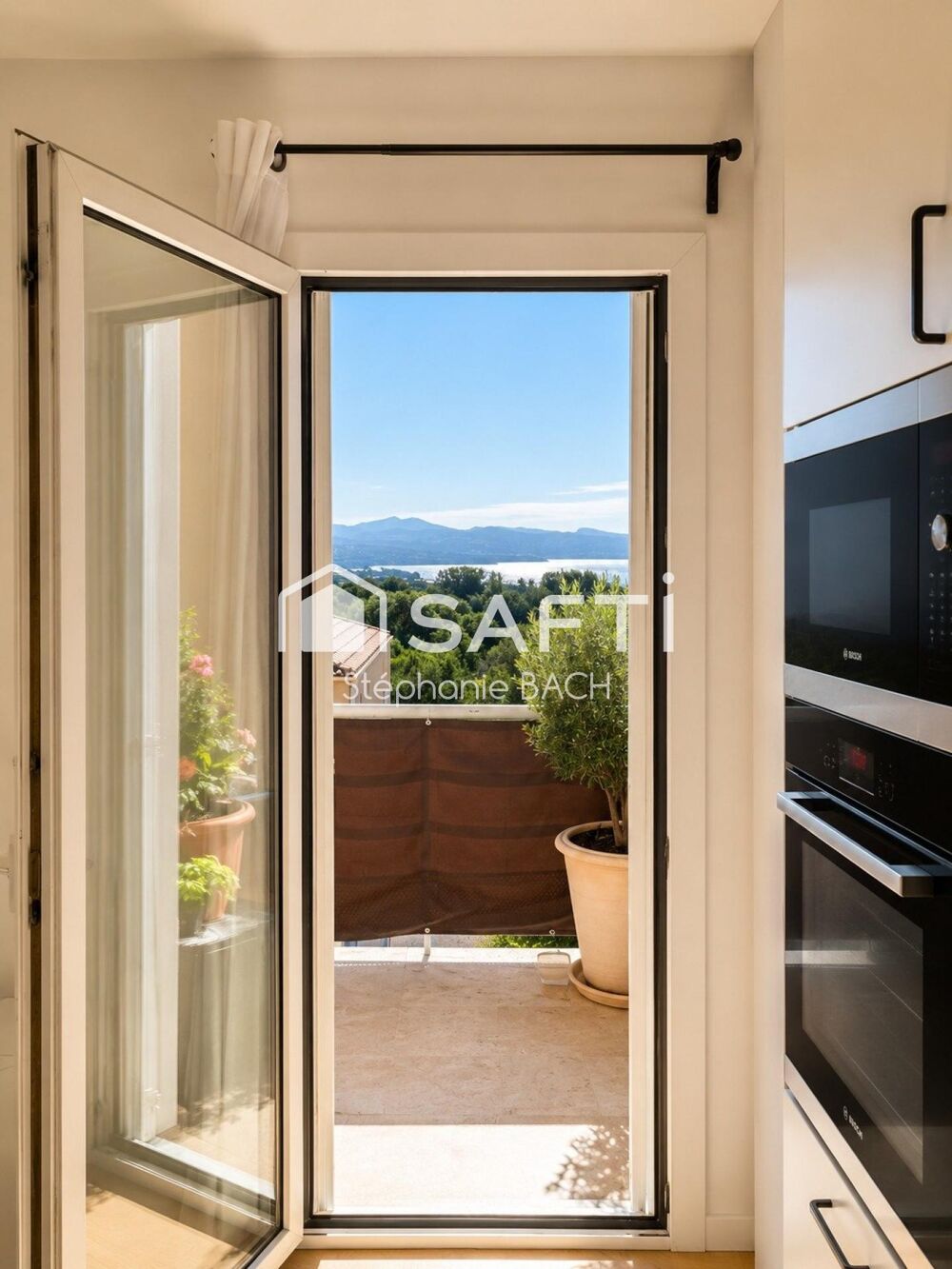 Vente Appartement LA CIOTAT – APPARTEMENT RÉNOVÉ AVEC VUE MER PANORAMIQUE La ciotat