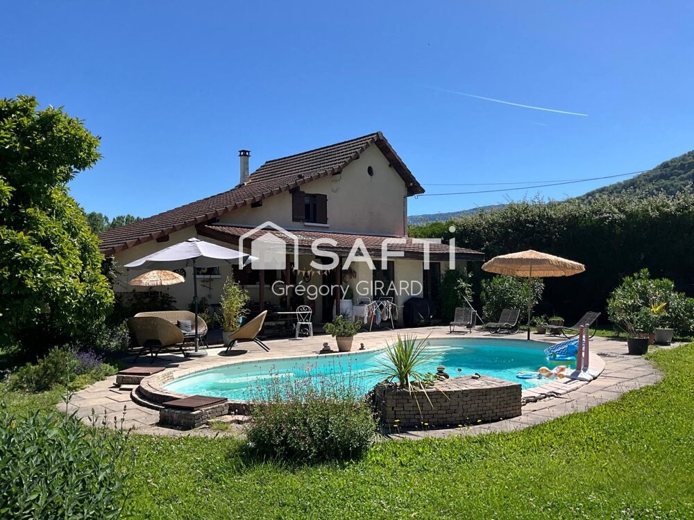 Vente Maison Maison pleine de charme sans vis à vis avec un terrain attenant de 7740 mètres. Vions