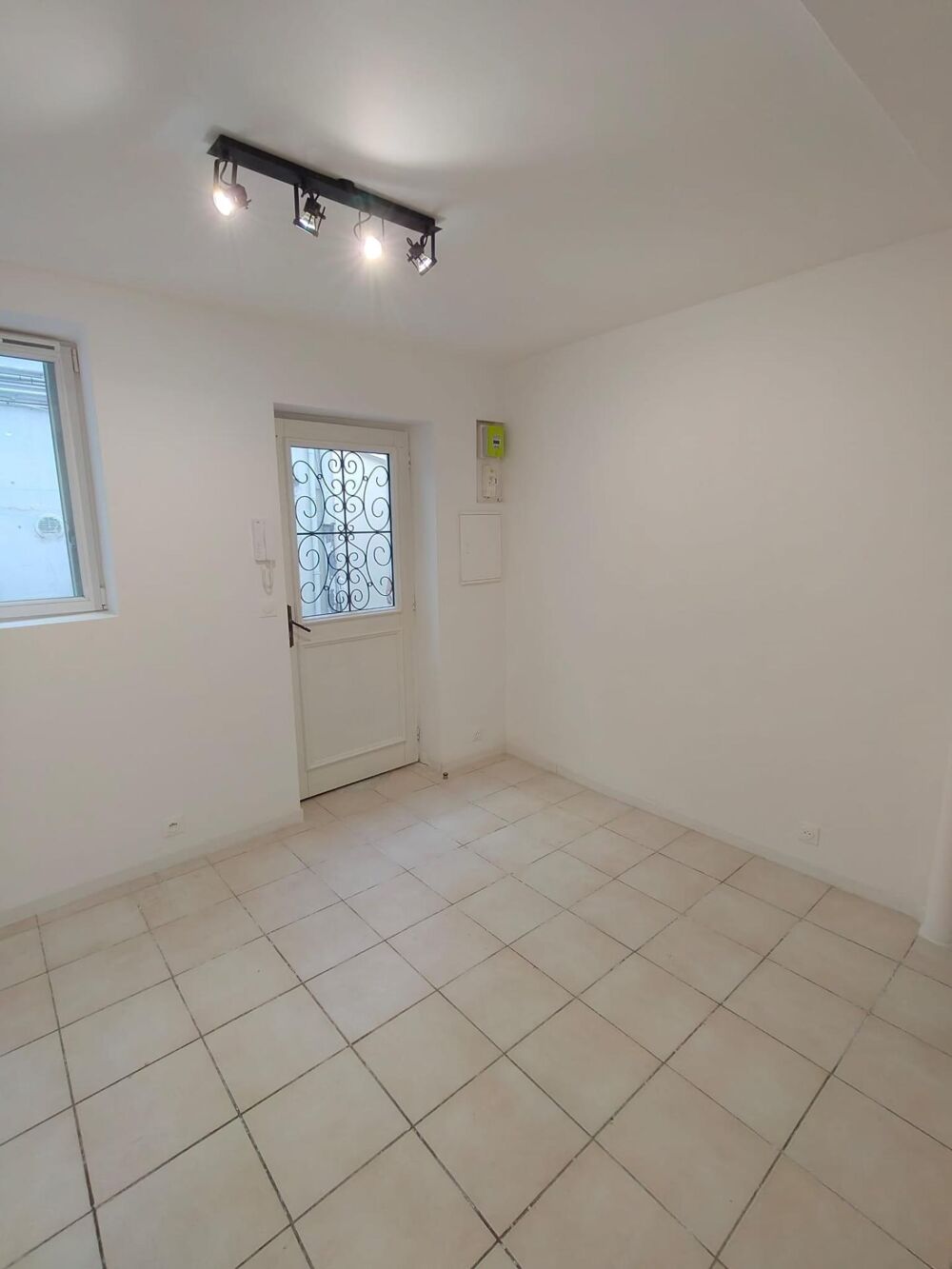 Vente Appartement Studio atypique, cave voûtée privative, forte renta Pantin