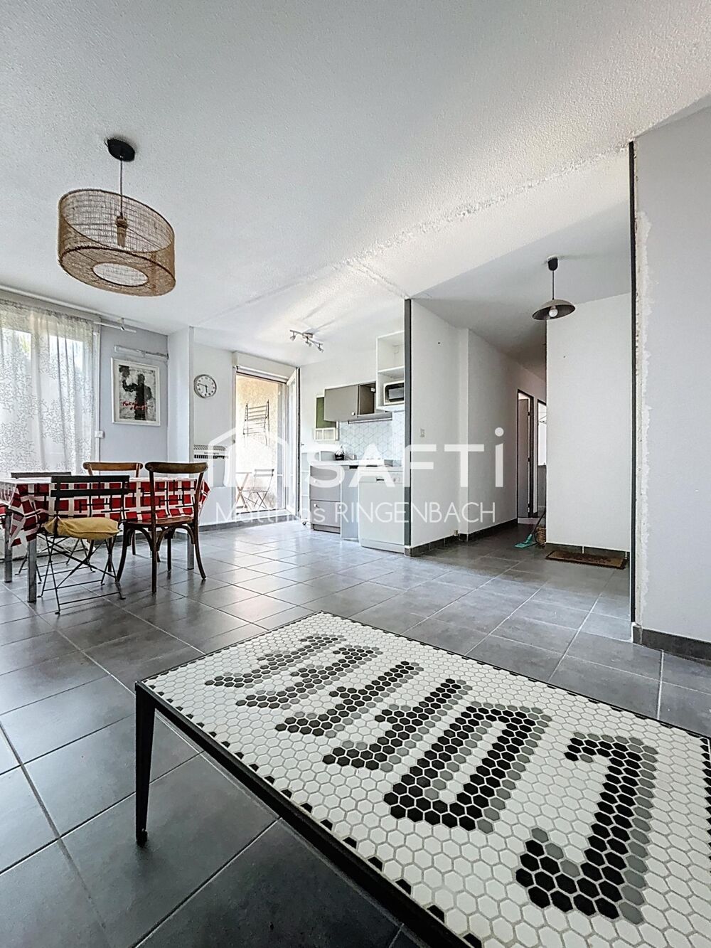 Appartement avec garage, cave, climatisation.