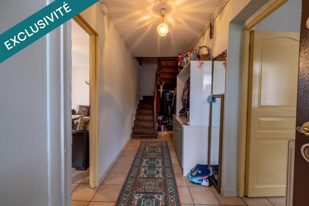 Propriété rare avec deux maisons et 1,7 hectare de terrain