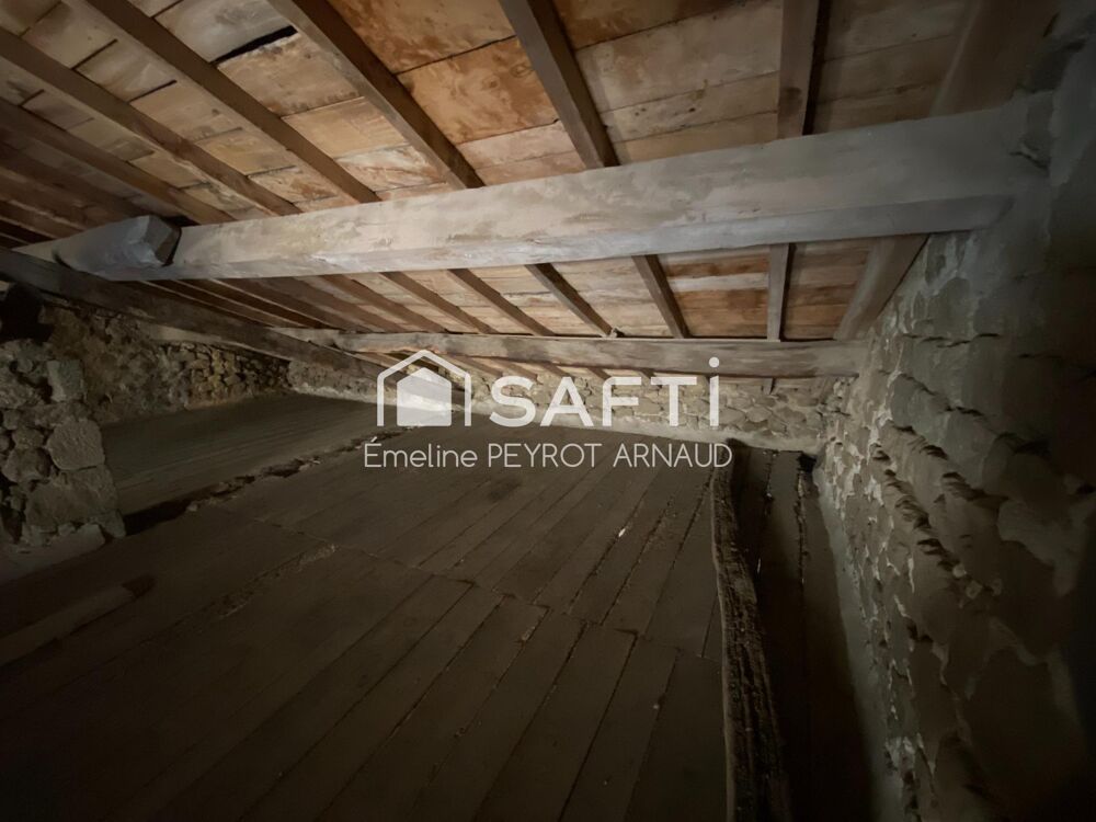 Maison en pierre à rénover au coeur du village de Quintenas