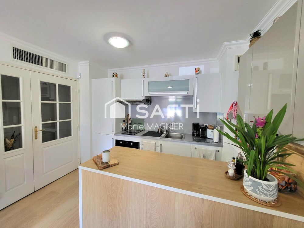 CAVALAIRE-SUR-MER  APPARTEMENT T2 DE 42M2 ENTIÈREMENT RÉNOVÉ AVEC TERRASSE, PARKING ET PISCINE RESIDENCE SECURISEE DE STANDIN