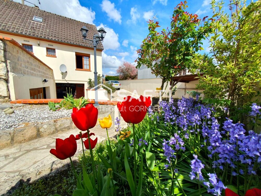 Maison familiale 120 m², 5 chambres, grand jardin avec arbres fruitiers, double garage avec fosse.